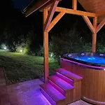 Villa Bukowka Dom Caloroczny W Gorach Nad Jeziorem Z Jacuzzi I Sauna *